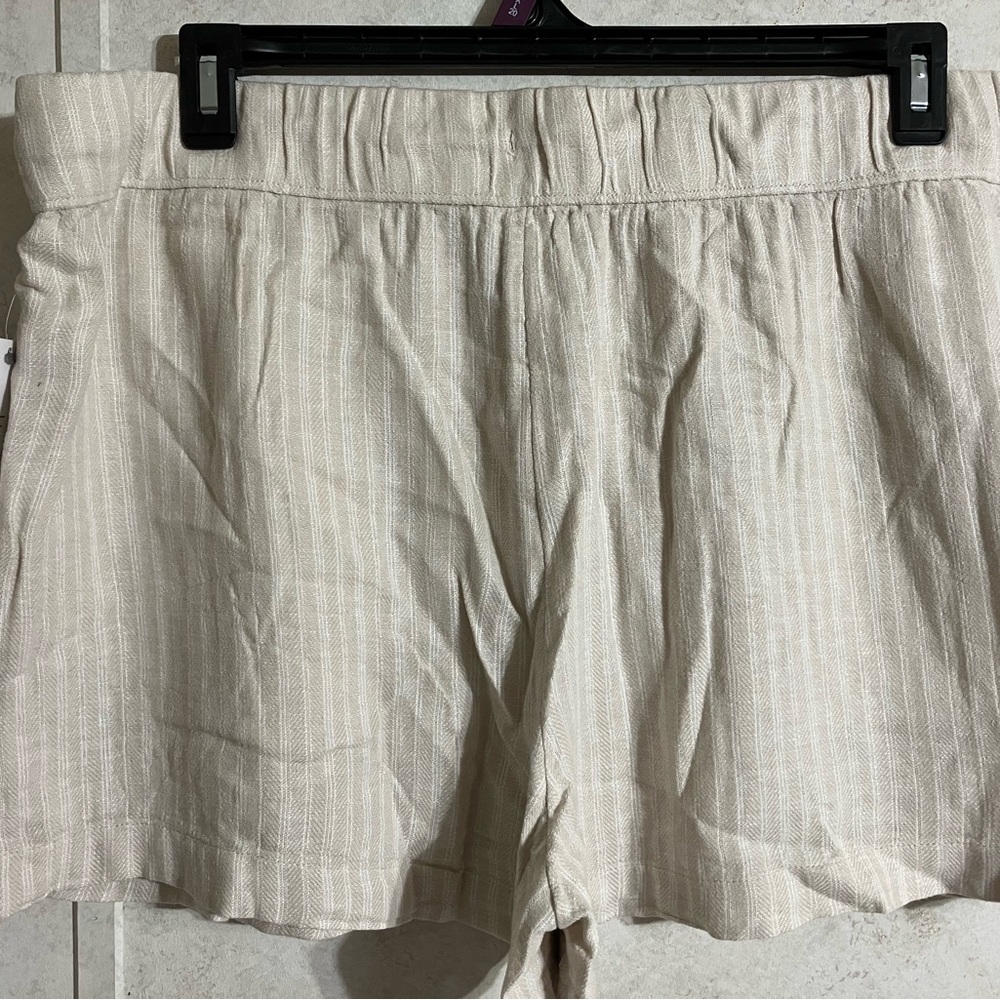 XXL Linen Pull-On Shorts - Picture 2 of 5